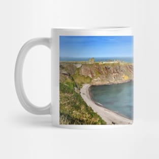 The ruins of Dunnottar Castle on the Aberdeenshire coastline, Scotland Mug